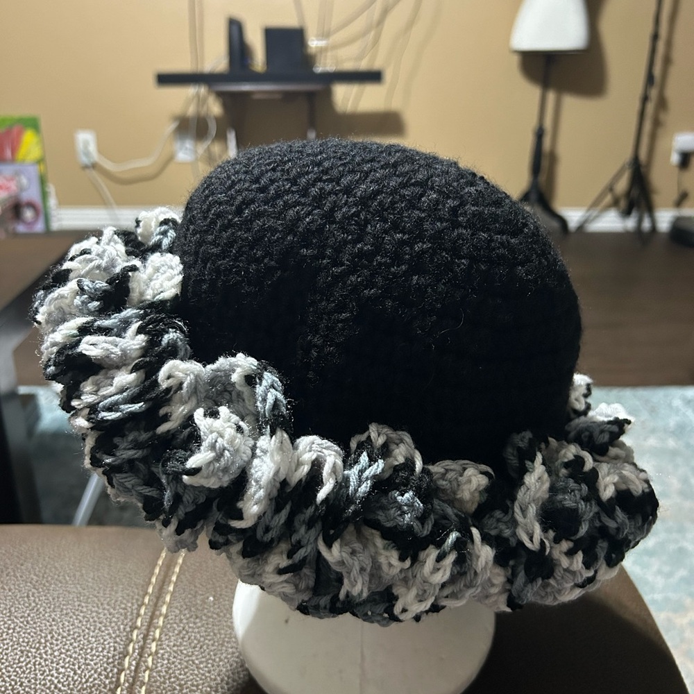 Elegant Black and White Crochet Hat - Picture 4 of 7